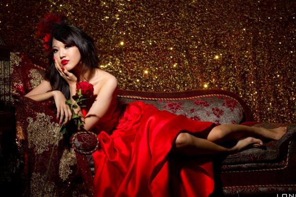    台湾腿模陈玮廷Jill《婚纱之红》写真，红色抹胸礼服名媛风大片，性感红唇御姐范，华丽复古风写真集第32张图片