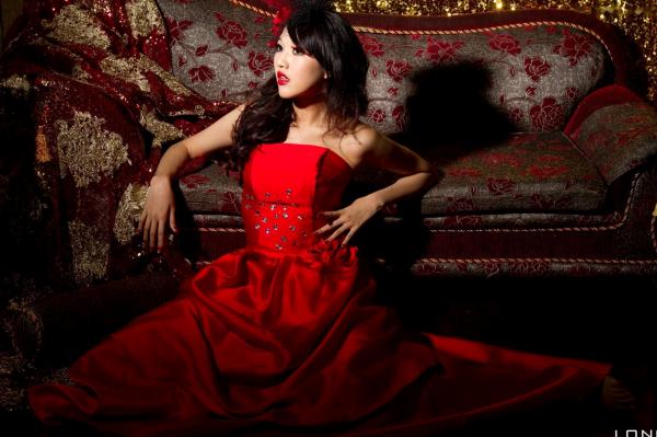    台湾腿模陈玮廷Jill《婚纱之红》写真，红色抹胸礼服名媛风大片，性感红唇御姐范，华丽复古风写真集第39张图片