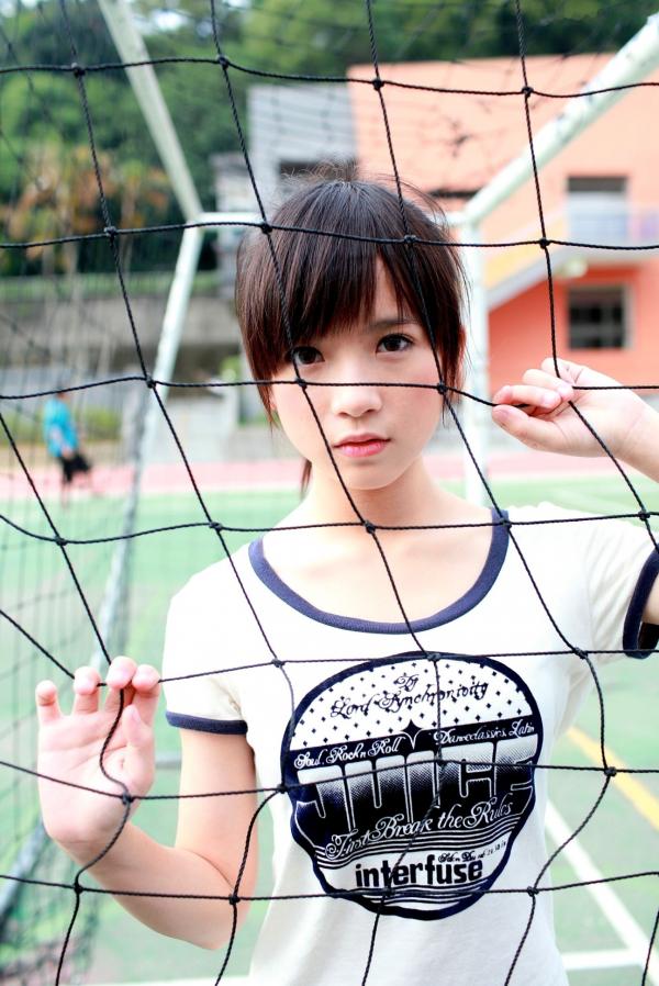    台湾正妹虞成敬清新校园风外拍写真，甜美校服穿搭，尽显治愈气息的邻家萌系美少女合集第7张图片