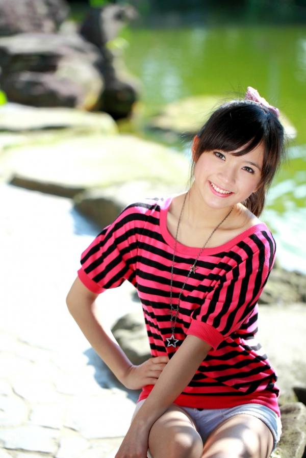   台湾正妹虞成敬清新校园风外拍写真，甜美校服穿搭，尽显治愈气息的邻家萌系美少女合集第38张图片