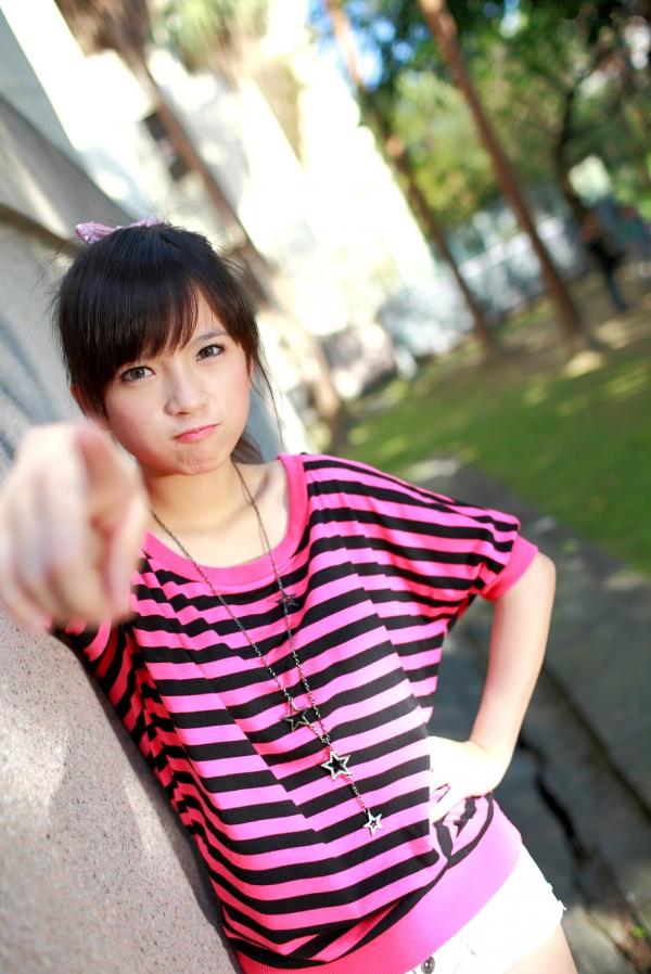    台湾正妹虞成敬清新校园风外拍写真，甜美校服穿搭，尽显治愈气息的邻家萌系美少女合集第42张图片