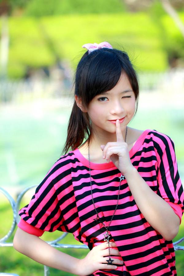    台湾正妹虞成敬清新校园风外拍写真，甜美校服穿搭，尽显治愈气息的邻家萌系美少女合集第46张图片