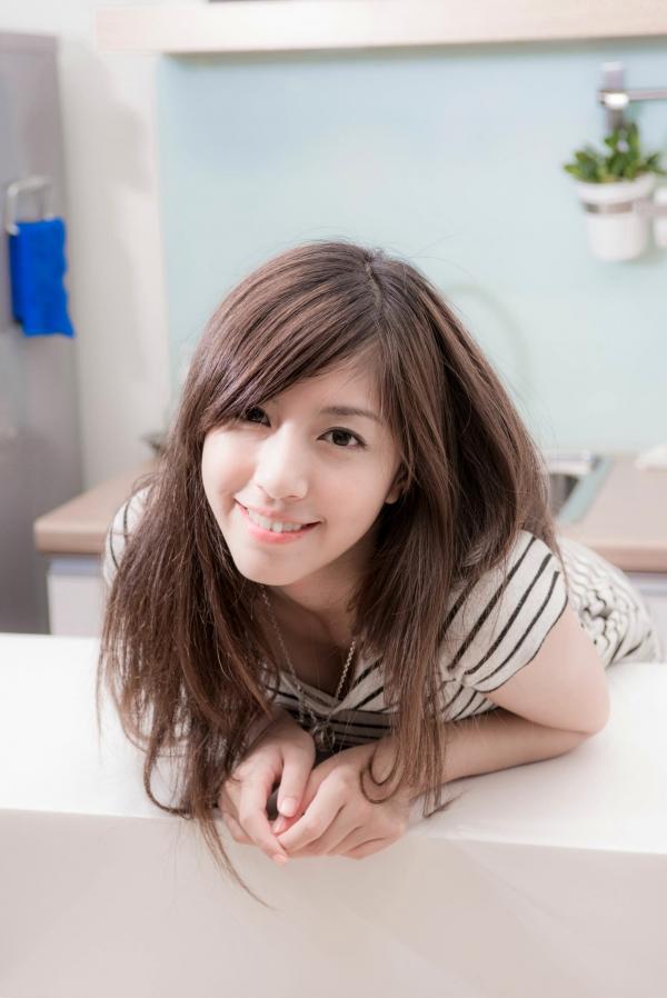    台湾正妹辜莞允、邱慧雯《极品台湾姐妹花》清新家居私房写真集，元气甜美邻家女孩日常摄影第1张图片