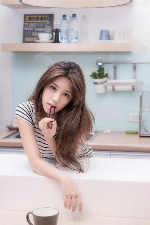    台湾正妹辜莞允、邱慧雯《极品台湾姐妹花》清新家居私房写真集，元气甜美邻家女孩日常摄影第28张图片