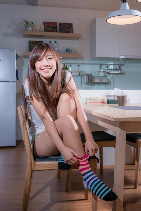    台湾正妹辜莞允、邱慧雯《极品台湾姐妹花》清新家居私房写真集，元气甜美邻家女孩日常摄影第32张图片