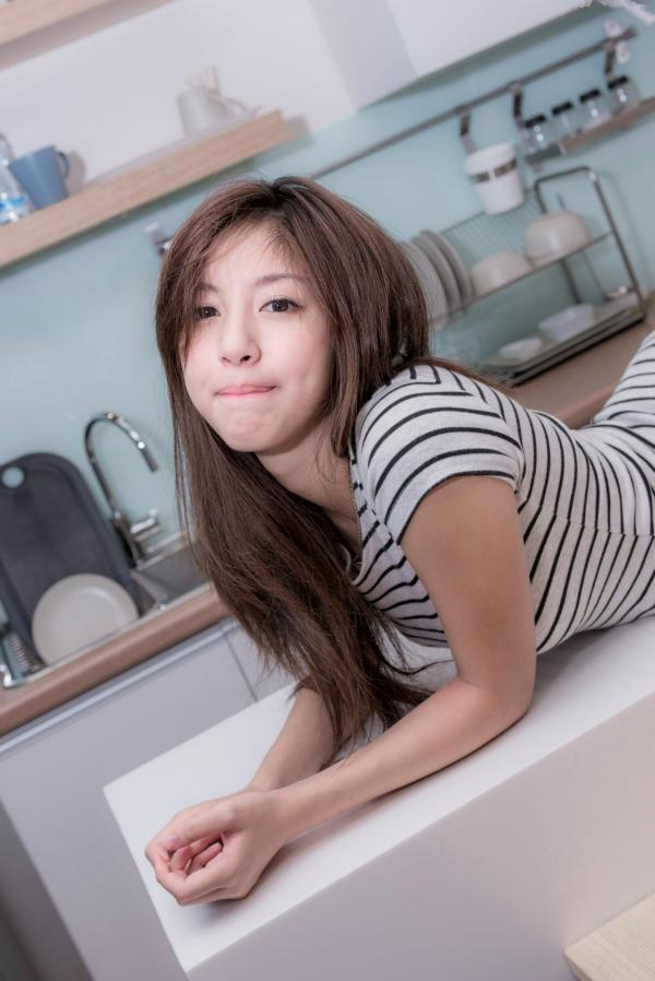    台湾正妹辜莞允、邱慧雯《极品台湾姐妹花》清新家居私房写真集，元气甜美邻家女孩日常摄影第33张图片