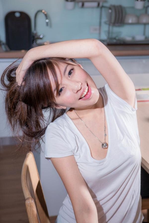    台湾正妹辜莞允、邱慧雯《极品台湾姐妹花》清新家居私房写真集，元气甜美邻家女孩日常摄影第98张图片