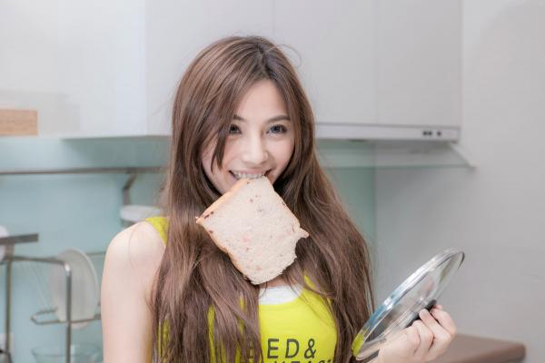    台湾正妹辜莞允、邱慧雯《极品台湾姐妹花》清新家居私房写真集，元气甜美邻家女孩日常摄影第108张图片