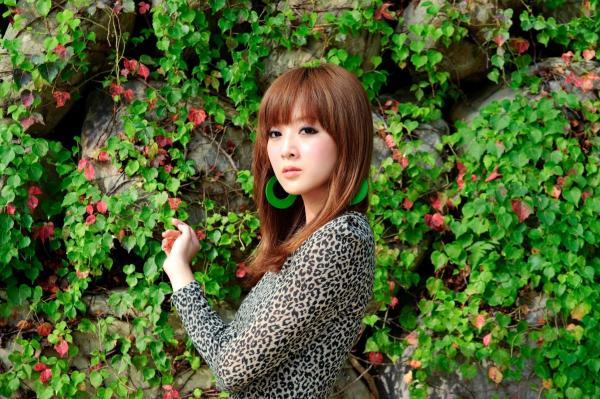    台湾正妹果子、小品、兔兔《天空之城x旧泰安车站》第II部，户外清新铁道风情写真，青春元气少女街拍合集第2张图片