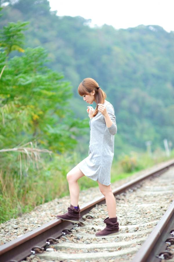    台湾正妹果子、小品、兔兔《天空之城x旧泰安车站》第II部，户外清新铁道风情写真，青春元气少女街拍合集第64张图片