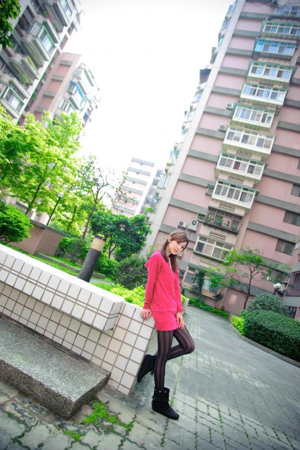    台湾正妹张凯洁（果子MM）水博馆外拍写真集：清新治愈系街拍，演绎甜美可爱少女风第24张图片