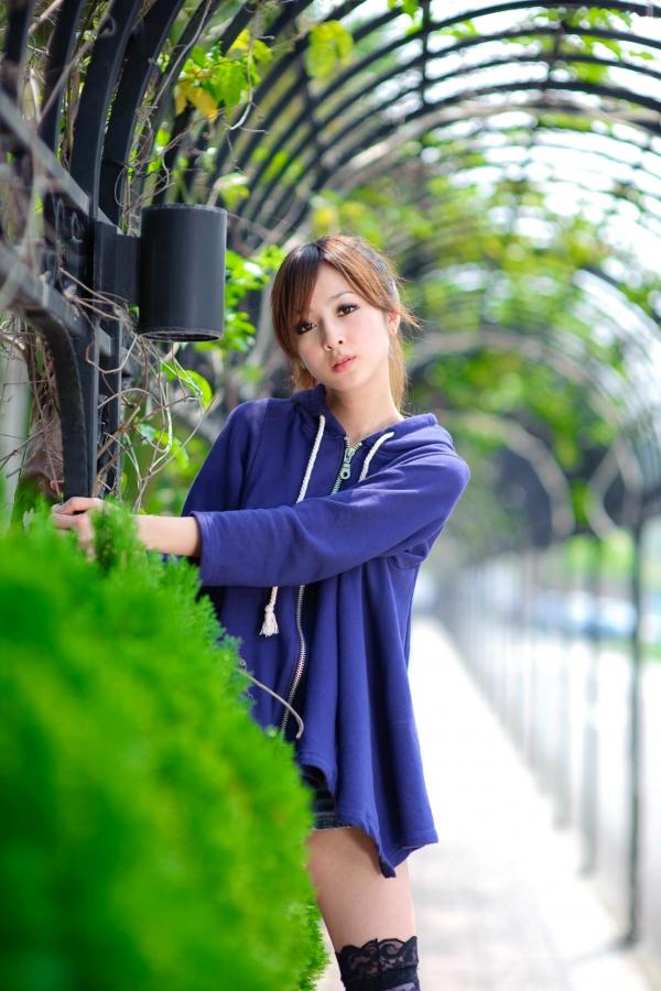   台湾正妹张凯洁（果子MM）水博馆外拍写真集：清新治愈系街拍，演绎甜美可爱少女风第32张图片