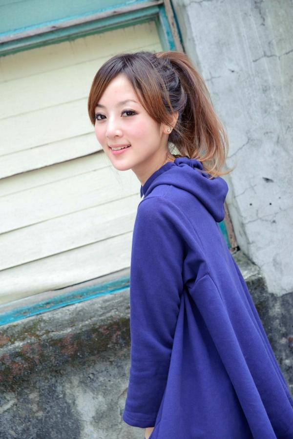    台湾正妹张凯洁（果子MM）水博馆外拍写真集：清新治愈系街拍，演绎甜美可爱少女风第42张图片