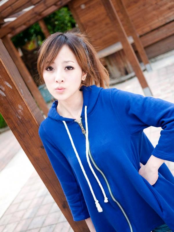    台湾正妹张凯洁（果子MM）水博馆外拍写真集：清新治愈系街拍，演绎甜美可爱少女风第52张图片