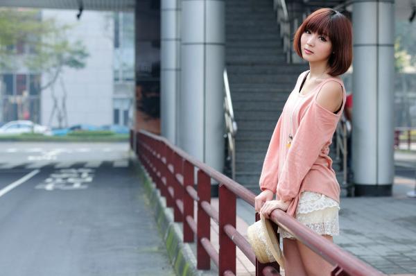    台湾短发美女小猪patty清新校园风写真，窗畔阳光下的文艺少女居家感街拍套图第2张图片