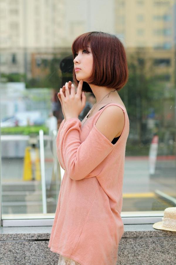    台湾短发美女小猪patty清新校园风写真，窗畔阳光下的文艺少女居家感街拍套图第7张图片