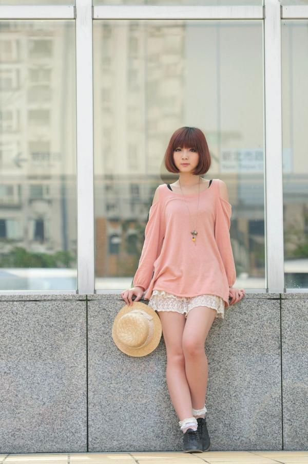    台湾短发美女小猪patty清新校园风写真，窗畔阳光下的文艺少女居家感街拍套图第8张图片
