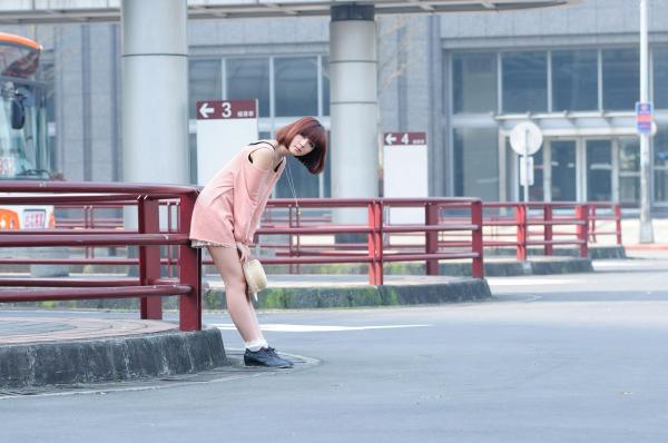    台湾短发美女小猪patty清新校园风写真，窗畔阳光下的文艺少女居家感街拍套图第11张图片