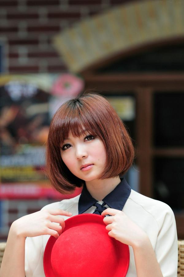    台湾短发美女小猪patty清新校园风写真，窗畔阳光下的文艺少女居家感街拍套图第34张图片