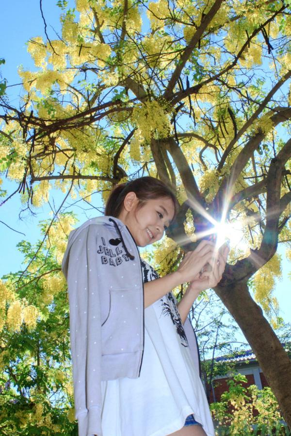    台湾正妹郭燕陵圈圈《校园时光》清新户外写真，邻家甜美气质少女，治愈系纯美校园风美图分享第1张图片