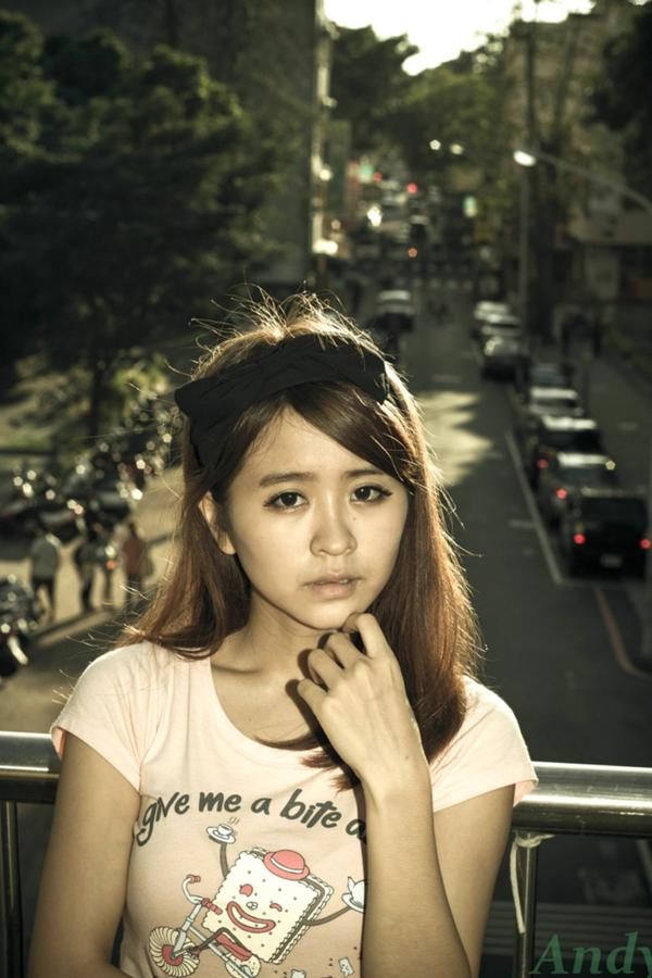    台湾正妹郭燕陵圈圈《校园时光》清新户外写真，邻家甜美气质少女，治愈系纯美校园风美图分享第2张图片