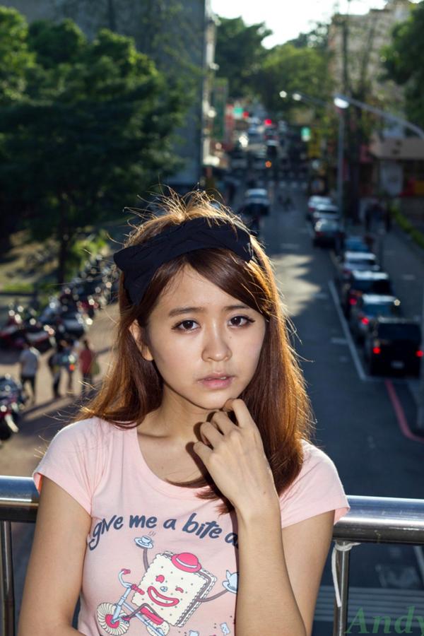    台湾正妹郭燕陵圈圈《校园时光》清新户外写真，邻家甜美气质少女，治愈系纯美校园风美图分享第3张图片