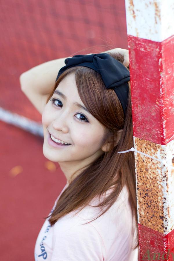    台湾正妹郭燕陵圈圈《校园时光》清新户外写真，邻家甜美气质少女，治愈系纯美校园风美图分享第9张图片