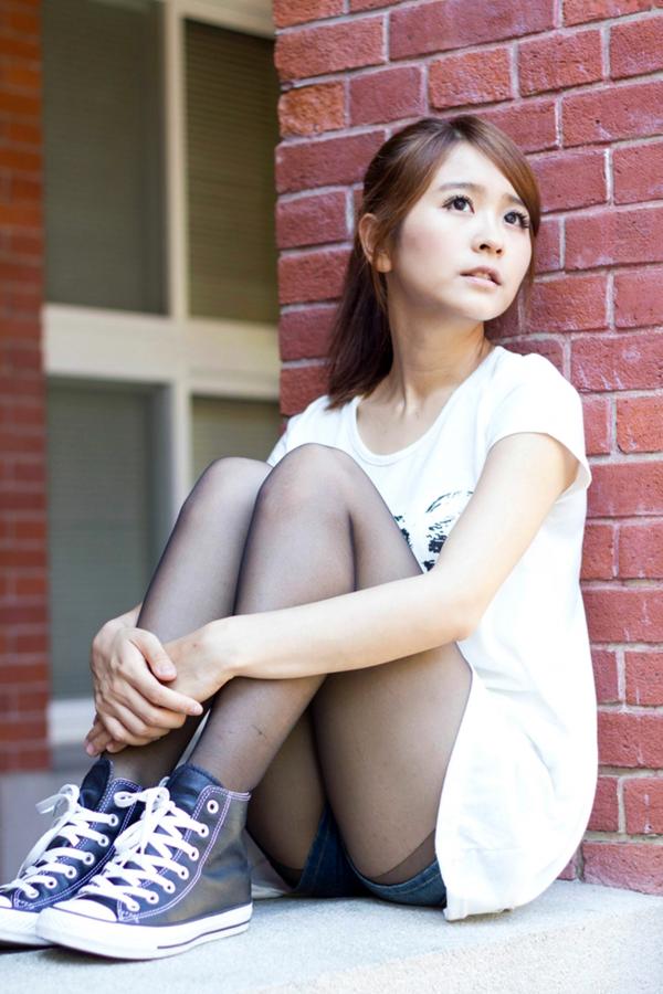    台湾正妹郭燕陵圈圈《校园时光》清新户外写真，邻家甜美气质少女，治愈系纯美校园风美图分享第16张图片