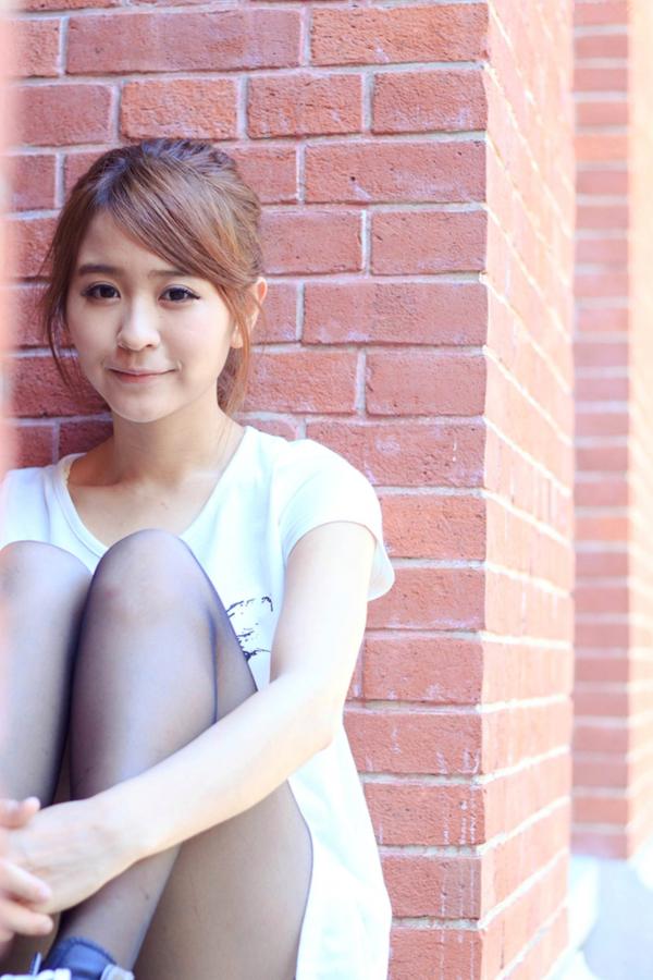    台湾正妹郭燕陵圈圈《校园时光》清新户外写真，邻家甜美气质少女，治愈系纯美校园风美图分享第17张图片
