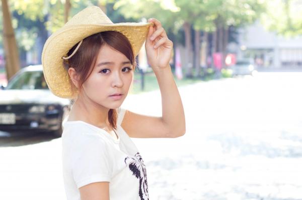    台湾正妹郭燕陵圈圈《校园时光》清新户外写真，邻家甜美气质少女，治愈系纯美校园风美图分享第20张图片