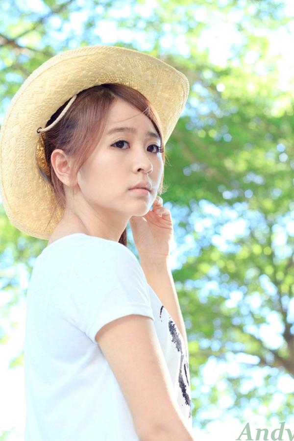    台湾正妹郭燕陵圈圈《校园时光》清新户外写真，邻家甜美气质少女，治愈系纯美校园风美图分享第22张图片