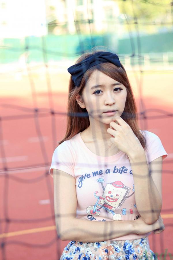    台湾正妹郭燕陵圈圈《校园时光》清新户外写真，邻家甜美气质少女，治愈系纯美校园风美图分享第30张图片