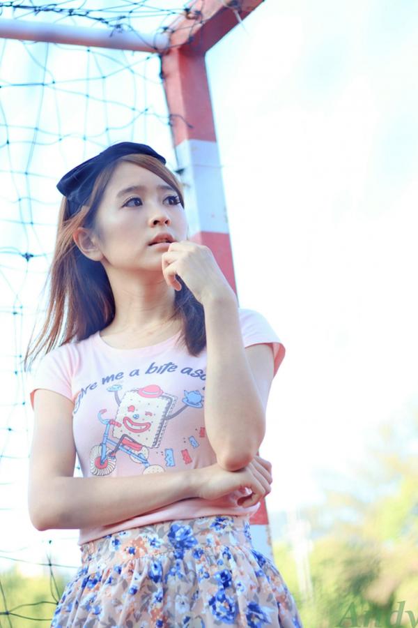    台湾正妹郭燕陵圈圈《校园时光》清新户外写真，邻家甜美气质少女，治愈系纯美校园风美图分享第31张图片