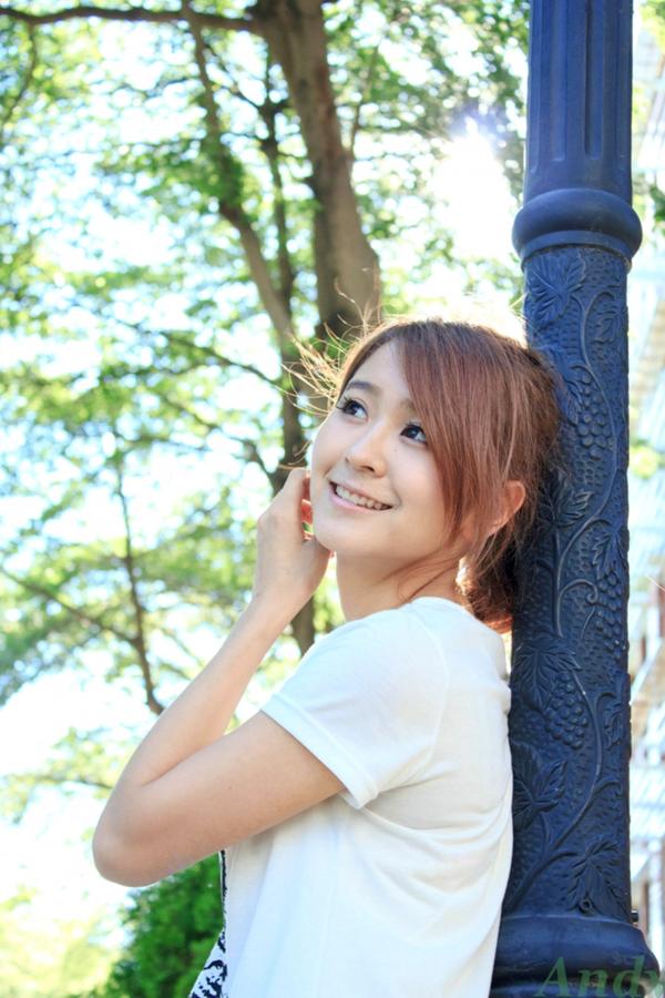    台湾正妹郭燕陵圈圈《校园时光》清新户外写真，邻家甜美气质少女，治愈系纯美校园风美图分享第34张图片