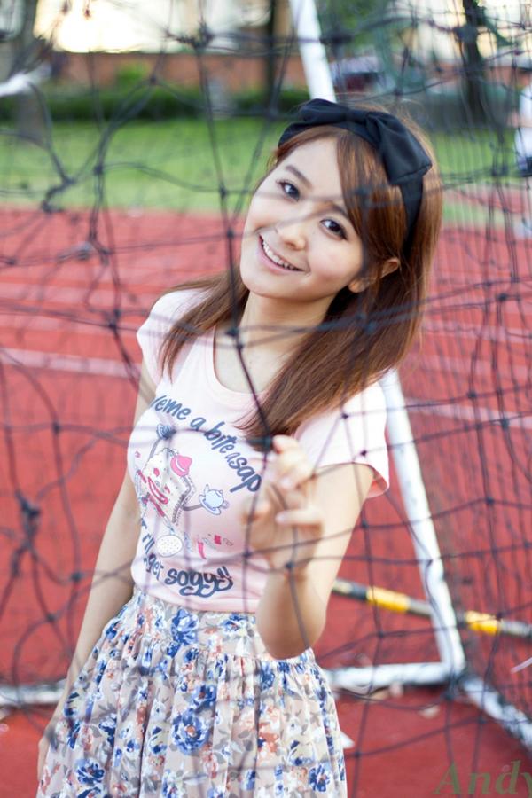    台湾正妹郭燕陵圈圈《校园时光》清新户外写真，邻家甜美气质少女，治愈系纯美校园风美图分享第35张图片
