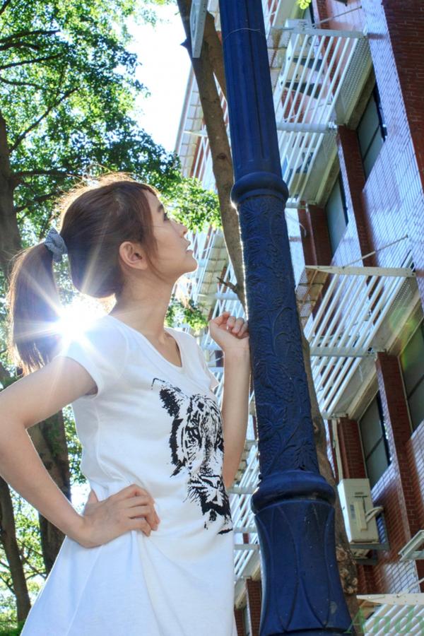    台湾正妹郭燕陵圈圈《校园时光》清新户外写真，邻家甜美气质少女，治愈系纯美校园风美图分享第38张图片