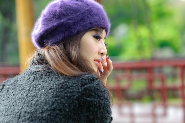    台湾正妹Mikako果子MM双溪公园清新私房写照，冬日针织衫演绎邻家女孩自然纯美魅力第13张图片