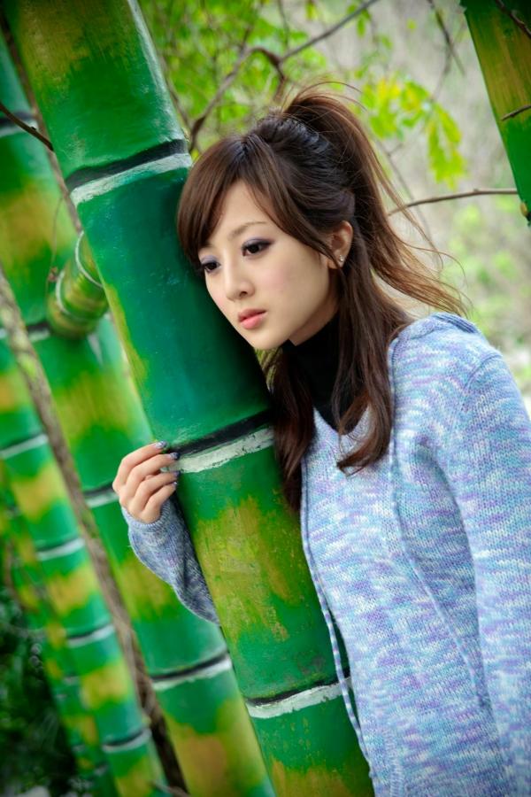    台湾正妹Mikako果子MM双溪公园清新私房写照，冬日针织衫演绎邻家女孩自然纯美魅力第36张图片