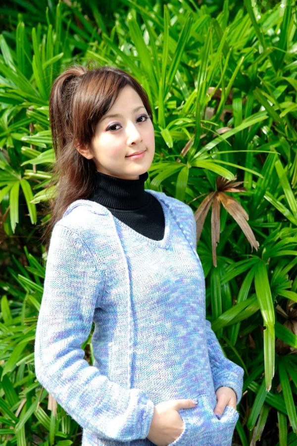    台湾正妹Mikako果子MM双溪公园清新私房写照，冬日针织衫演绎邻家女孩自然纯美魅力第41张图片