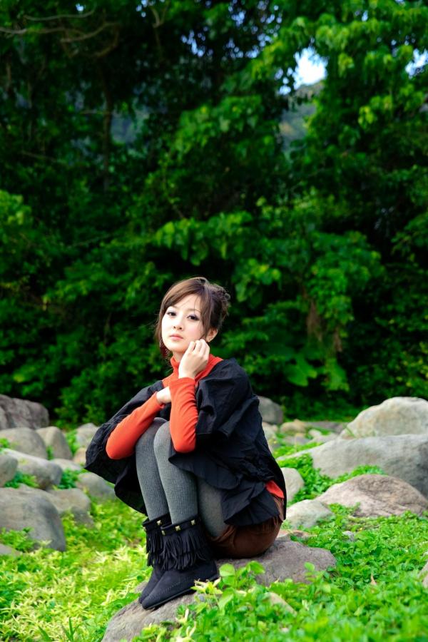    台湾正妹Mikako果子MM双溪公园清新私房写照，冬日针织衫演绎邻家女孩自然纯美魅力第53张图片