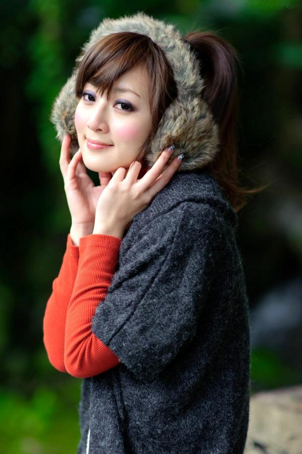    台湾正妹Mikako果子MM双溪公园清新私房写照，冬日针织衫演绎邻家女孩自然纯美魅力第57张图片