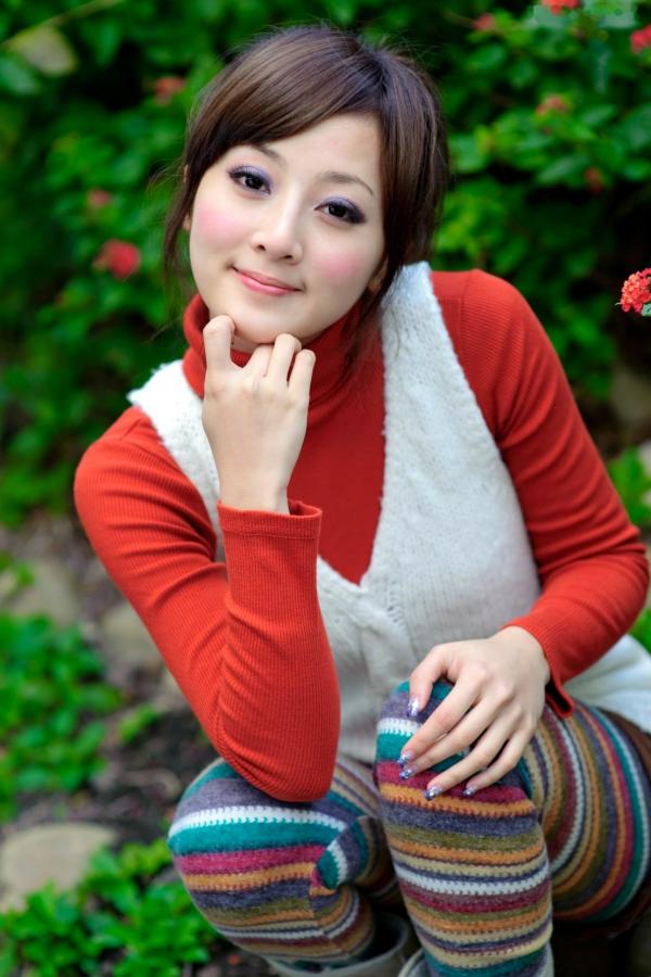    台湾正妹Mikako果子MM双溪公园清新私房写照，冬日针织衫演绎邻家女孩自然纯美魅力第81张图片