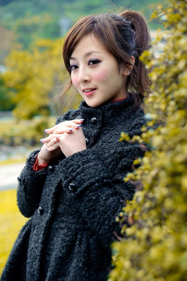    台湾正妹Mikako果子MM双溪公园清新私房写照，冬日针织衫演绎邻家女孩自然纯美魅力第82张图片