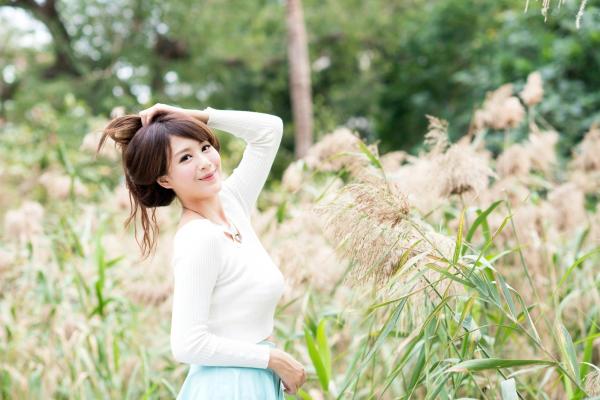    台湾女神MISO《秋之风》户外写真，清新甜美气质自然风情，精致面容演绎秋日治愈系美学第36张图片
