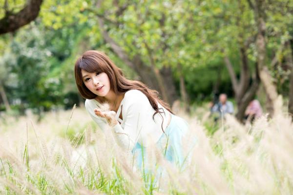    台湾女神MISO《秋之风》户外写真，清新甜美气质自然风情，精致面容演绎秋日治愈系美学第50张图片