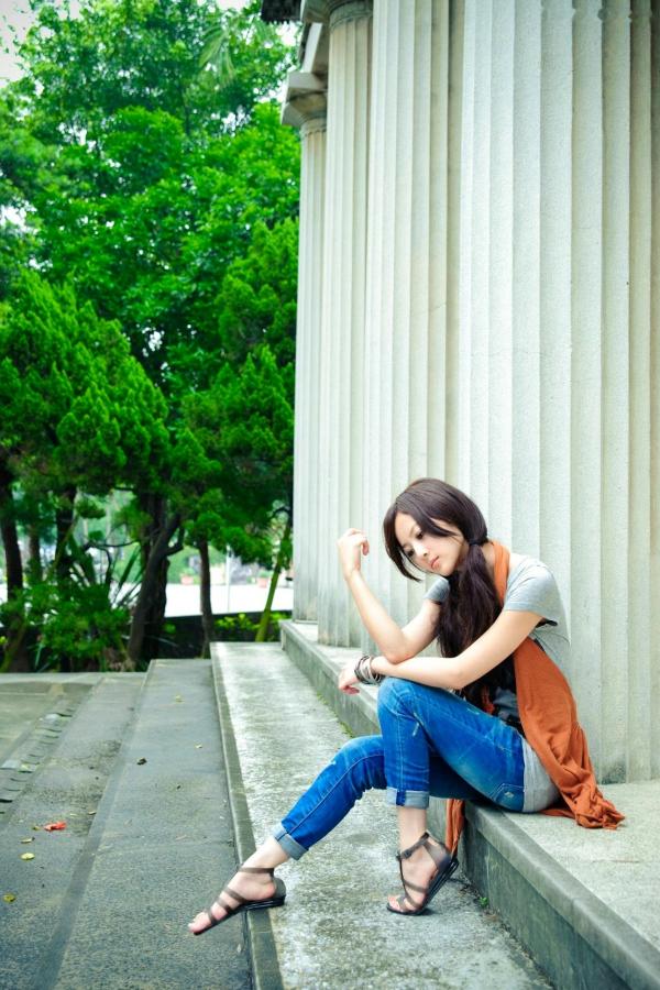    台湾正妹果子MM张凯洁台大校园私房写真，青春双马尾运动风户外外拍第3张图片