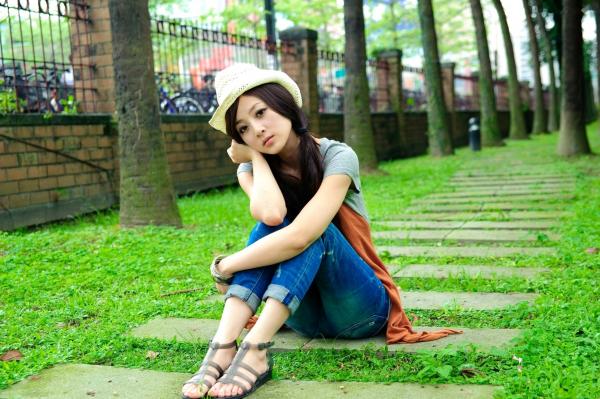    台湾正妹果子MM张凯洁台大校园私房写真，青春双马尾运动风户外外拍第13张图片