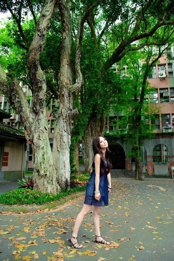    台湾正妹果子MM张凯洁台大校园私房写真，青春双马尾运动风户外外拍第31张图片