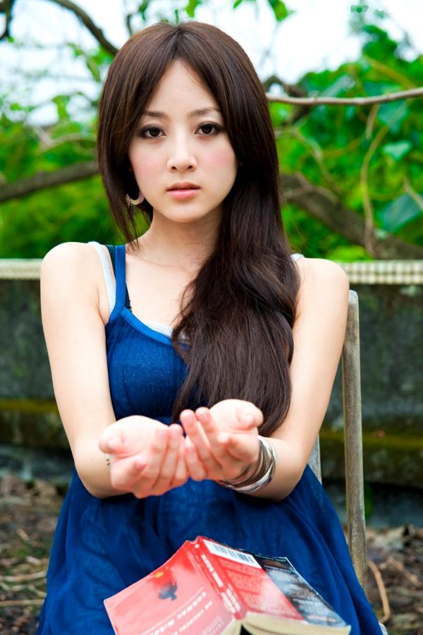    台湾正妹果子MM张凯洁台大校园私房写真，青春双马尾运动风户外外拍第41张图片