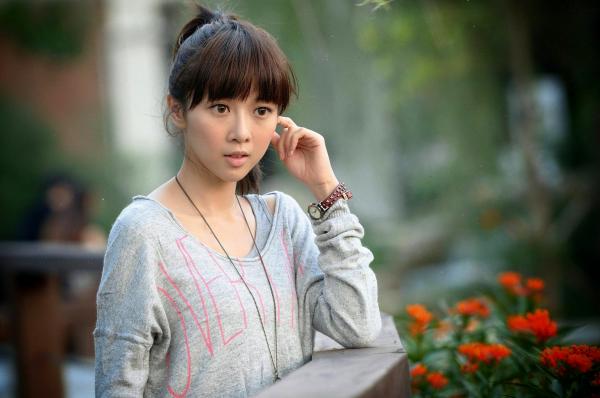    台湾正妹沈乔乔清新户外写真：活力校园运动场休闲穿搭，甜美少女清纯大片合集第10张图片